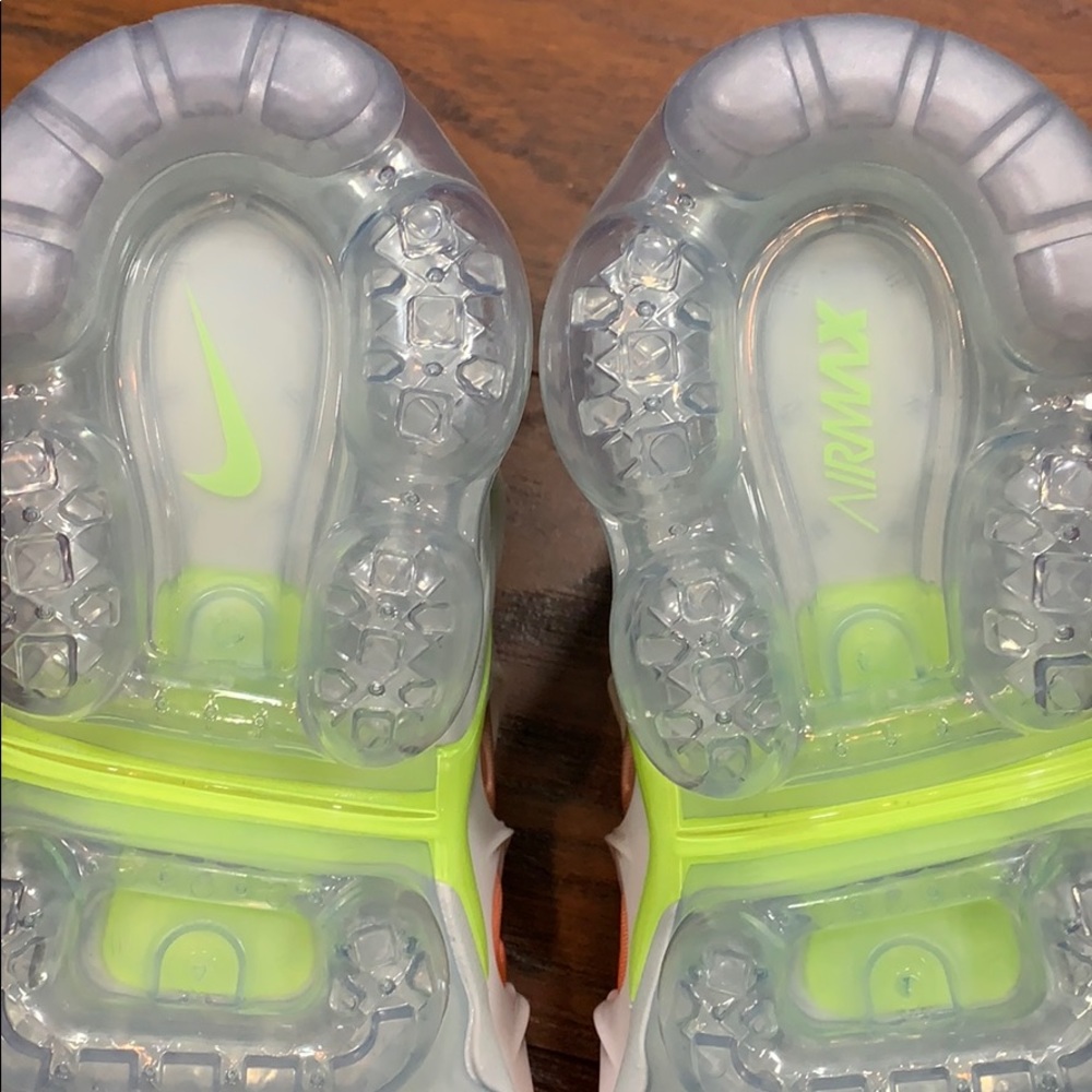 WMNS AIR VAPORMAX PLUS - Picture 8 of 16